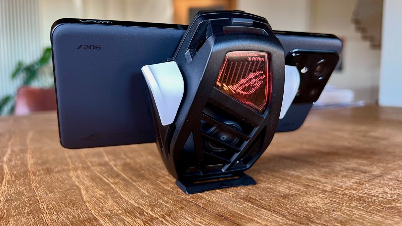 L' AeroActive Cooler X Pro di ROG Phone 9 Pro non serve solo a migliorare il raffreddamento