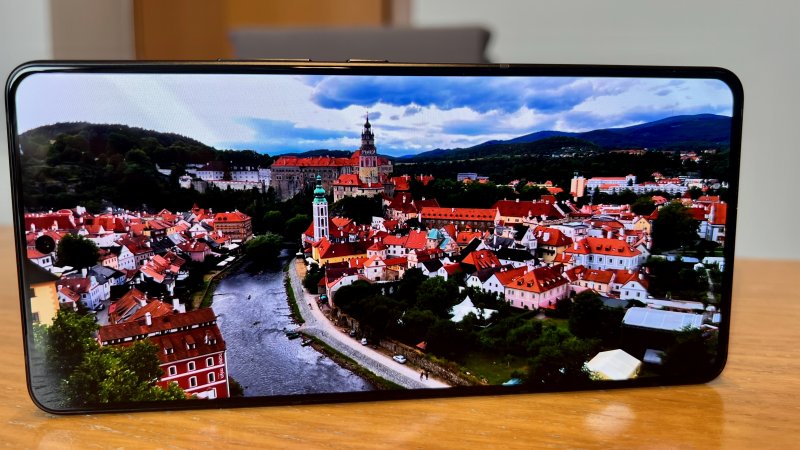 Il display di ROG Phone 9 Pro non presenta novità ma si conferma di gran livello