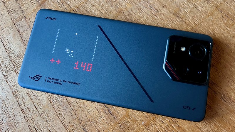 Il display posterior AniMe Vision ha una risoluzione maggiore e si può persino sfruttare per semplici mingiochi