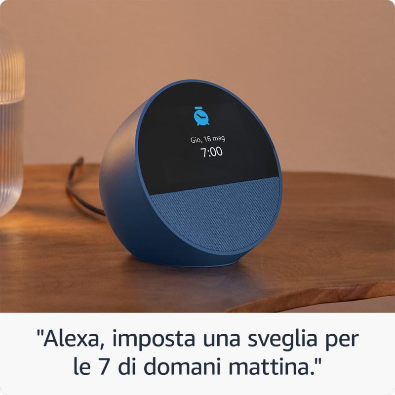 Le funzioni vocali di Echo Spot permettono di attivare sveglie e non solo