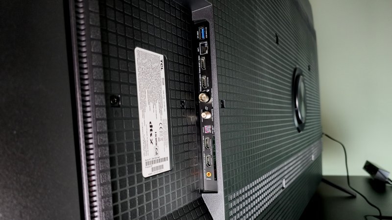 Gli ingressi del TV TCL 65T8B Gli ingressi del TV TCL 65T8B