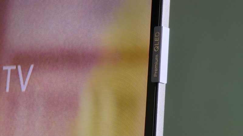 Un dettaglio del TV TCL 65T8B Un dettaglio del TV TCL 65T8B