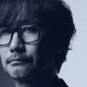 Hideo Kojima va in Brasile per Death Stranding 2 e incontra un sosia e una torta a sua immagine e somiglianza