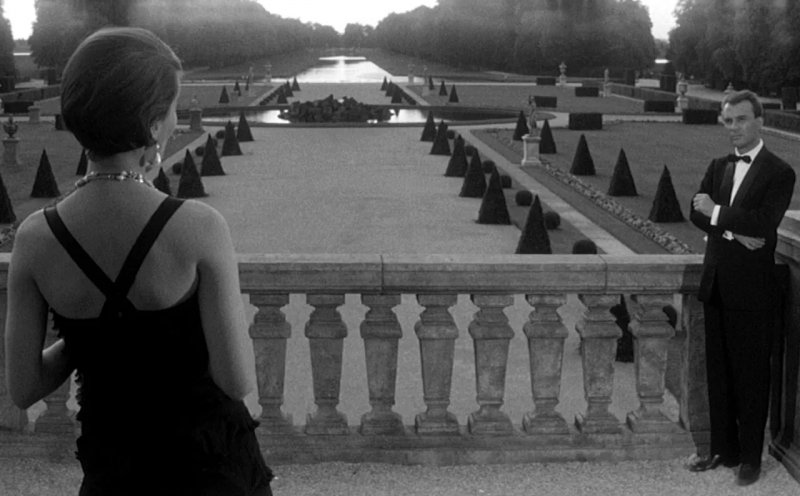 L'anno scorso a Marienbad è un'esplorazione della memoria, un sogno lucido attraverso il trauma