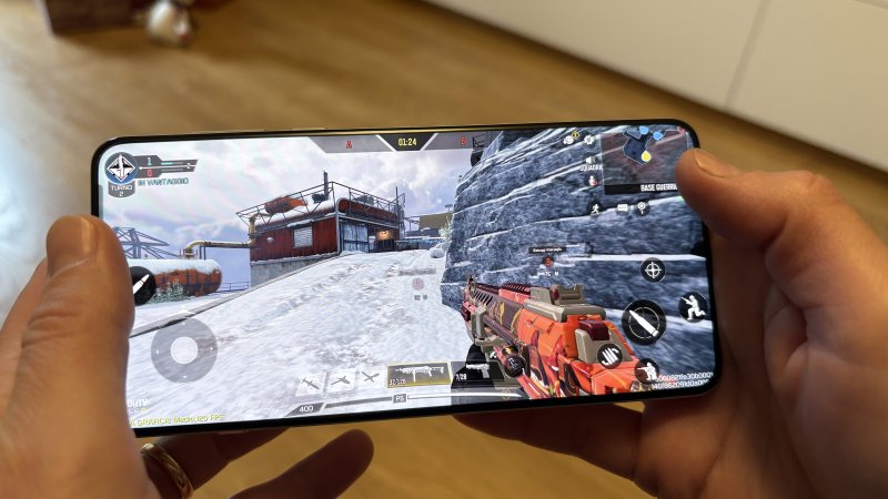 Nonostante il thermal throttling, il telefono si comporta in modo eccellente nel gaming