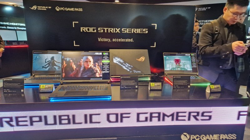 I laptop della serie ROG Strix al CES 2025 I laptop della serie ROG Strix al CES 2025