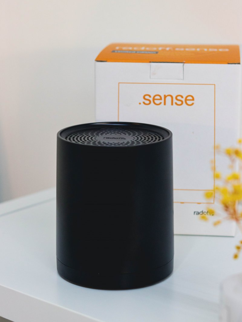 Radoff Sense nero e la sua scatola Radoff Sense nero e la sua scatola