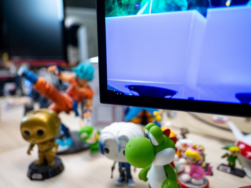 Le cornici del monitor INZONE M10S non sono proprio le più sottili che abbiamo visto Le cornici del monitor INZONE M10S non sono proprio le più sottili che abbiamo visto