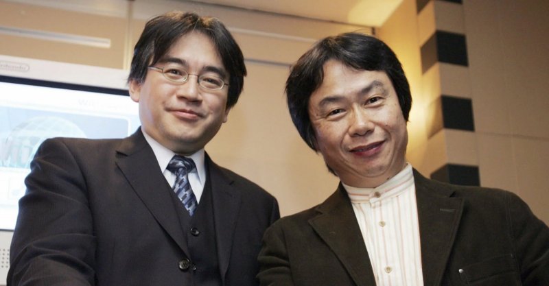 Satoru Iwata con Shigeru Miyamoto Satoru Iwata con Shigeru Miyamoto