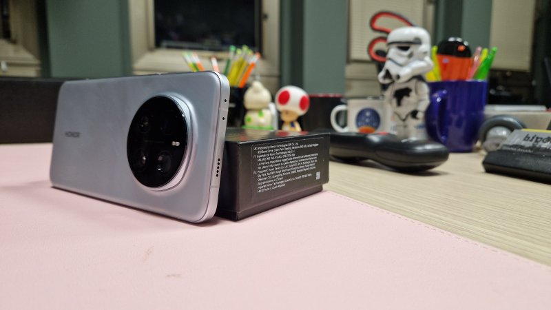 I bordi arrotondati facilitano il grip nonostante le dimensioni generose I bordi arrotondati facilitano il grip nonostante le dimensioni generose