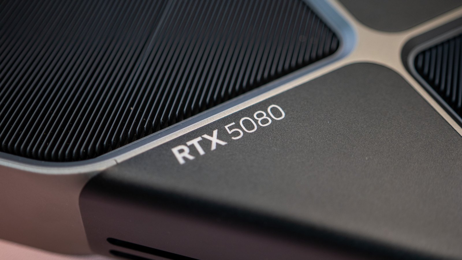 Un dettaglio della NVIDIA GeForce RTX 5080