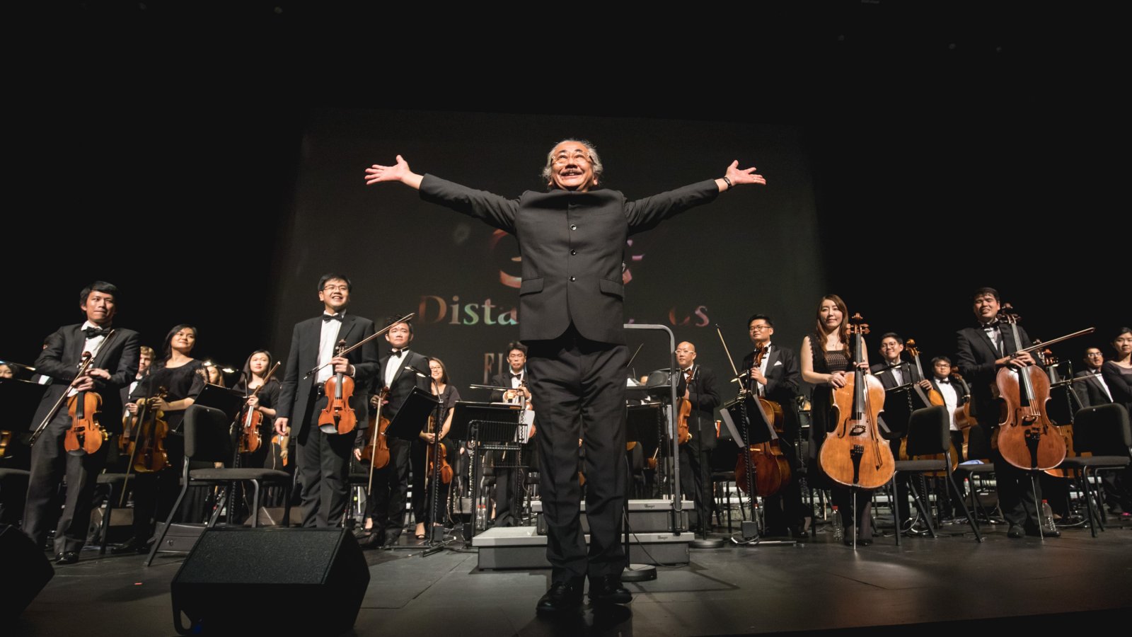 Nobuo Uematsu riceve una standing ovation alla fine di un concerto