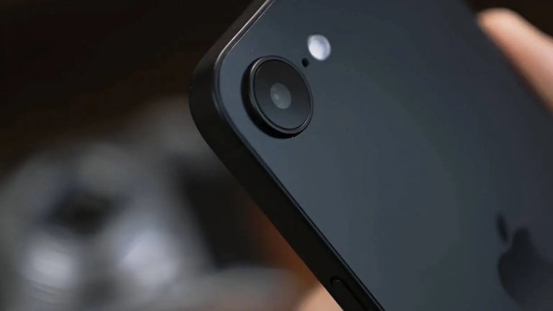 L'iPhone 16e L'iPhone 16e