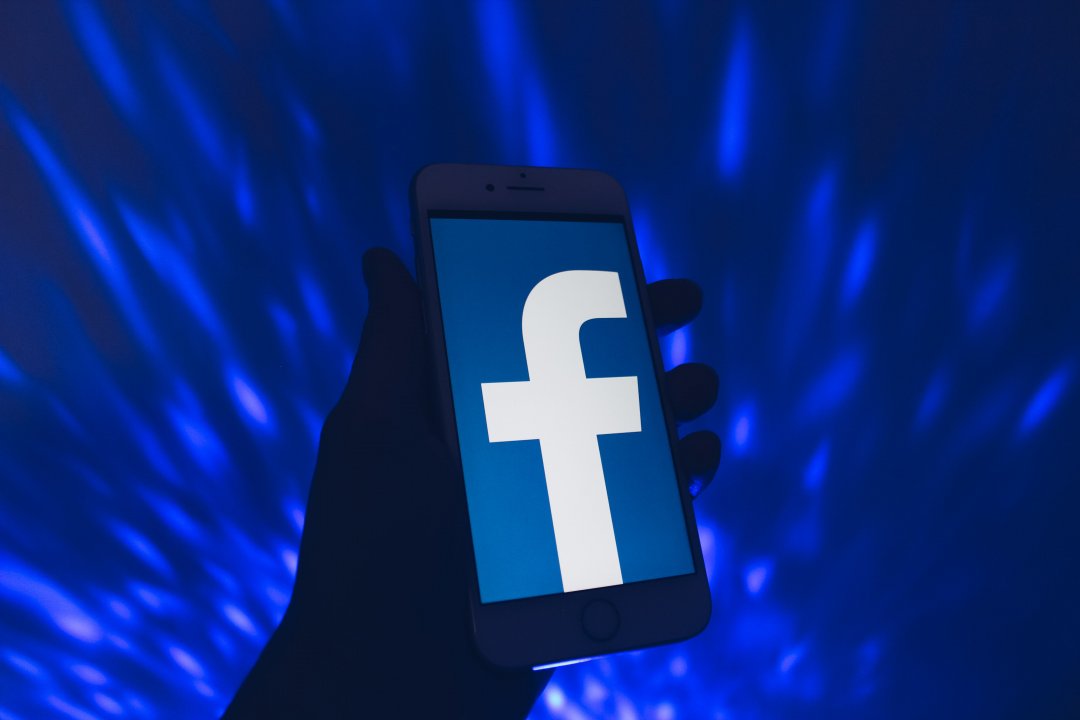 Facebook eliminerà in blocco le vecchie dirette: ecco come salvare i tuoi video prima che sia troppo tardi