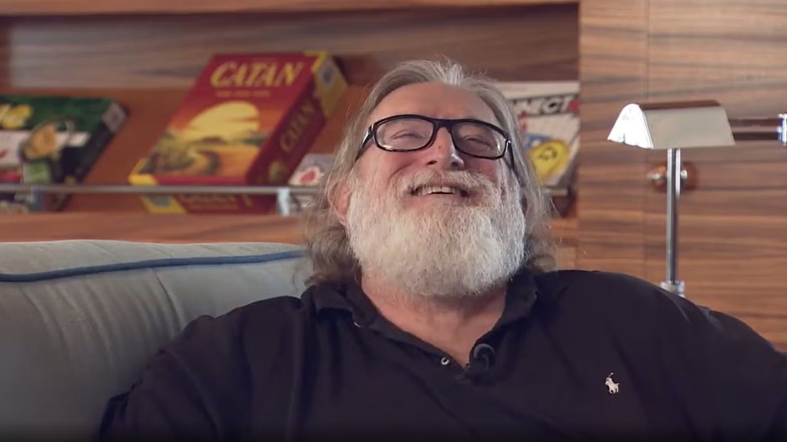 Gabe Newell che ride