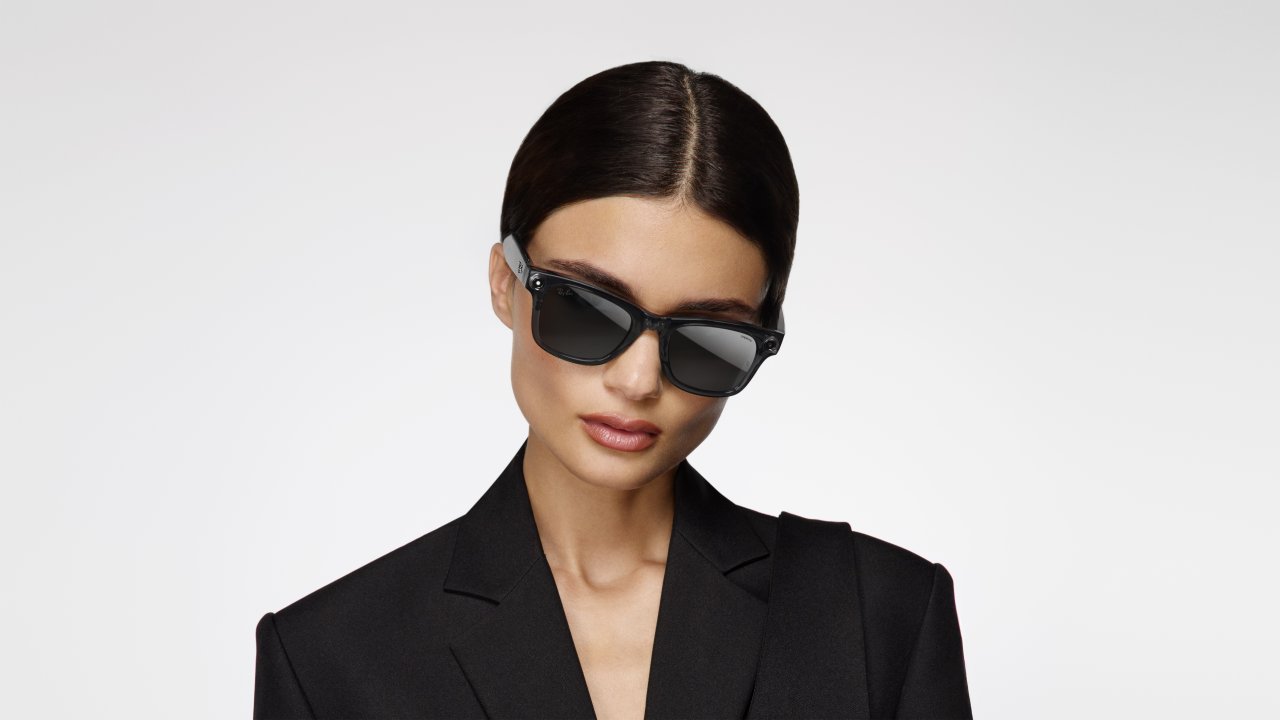 Dei Ray-Ban Meta trasparenti sfilano alla Paris Fashion Week grazie a una collaborazione esclusiva