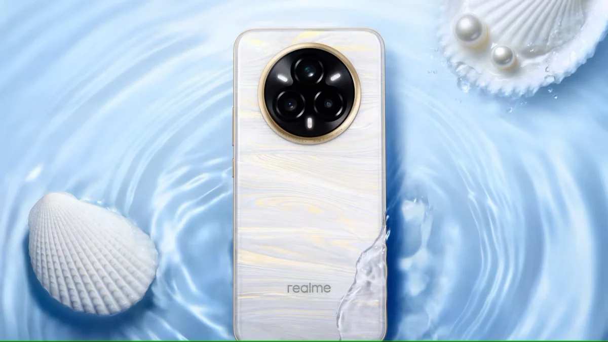 realme 14 Pro+ immerso nell'acqua