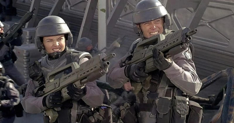 Una scena di Starship Troopers Una scena di Starship Troopers
