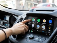 Google rivoluziona Android Auto: in arrivo il supporto ad app per video, browser web e Spotify Jam