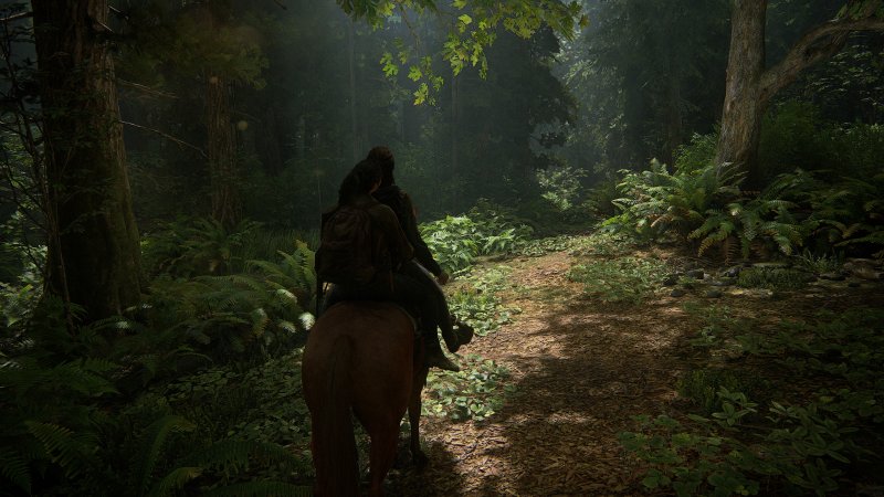 Ellie e Dina a cavallo nella foresta in The Last of Us Parte 2 Remastered