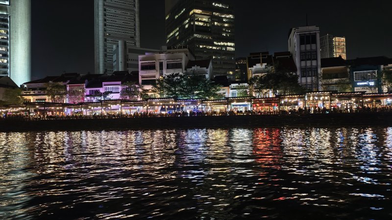 Foto in notturna, in movimento, scattata con il sensore principale