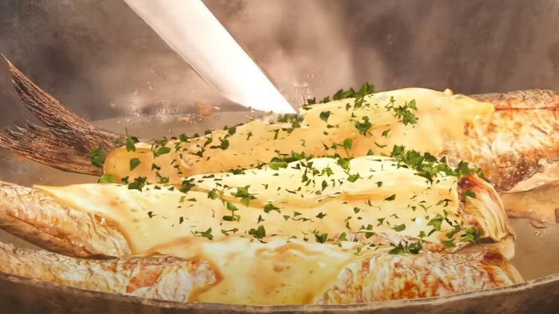 La sorpresa sfrigolante del pesce con formaggio