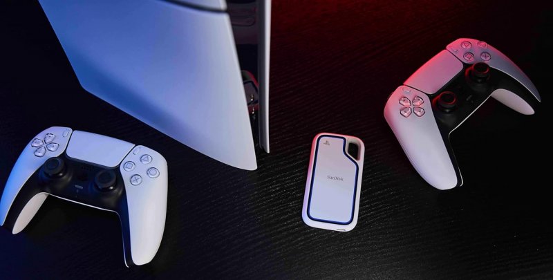 L'SSD ha una estetica in linea con i prodotti di PlayStation 5