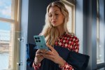 Uno smartphone con finiture effetto tela: Motorola Edge 60 Fusion porta l'eleganza nella fascia media - Notizia