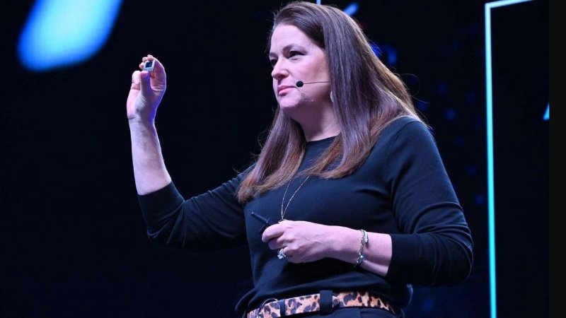 La CEO dei Prodotti Intel, Michelle Johnston Holthaus