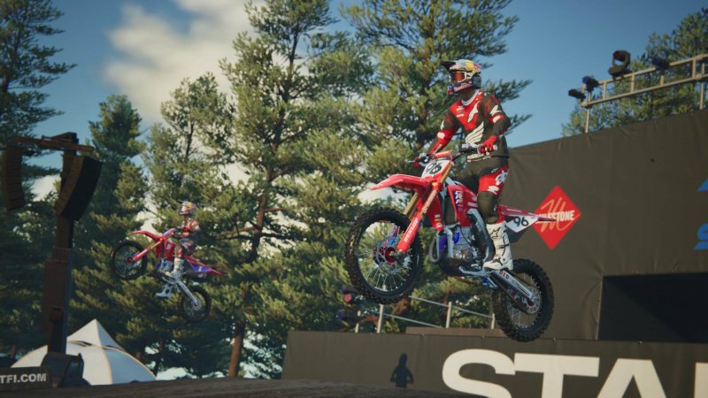 Un momento di una gara in Monster Energy Supercross 25 - The Official Video Game