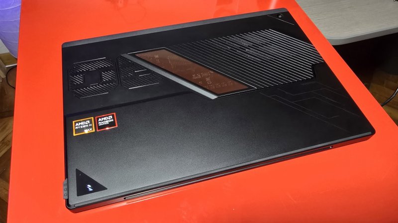 Il sistema audio di ROG Flow Z13 supporta Dolby Atmos Il sistema audio di ROG Flow Z13 supporta Dolby Atmos