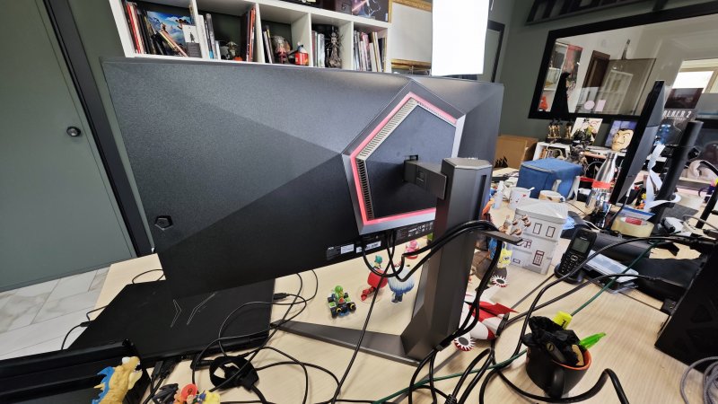 Il design è quello tipico dei monitor AOC Gaming Il design è quello tipico dei monitor AOC Gaming