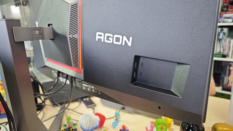 L'HUB USB laterale è molto comodo L'HUB USB laterale è molto comodo