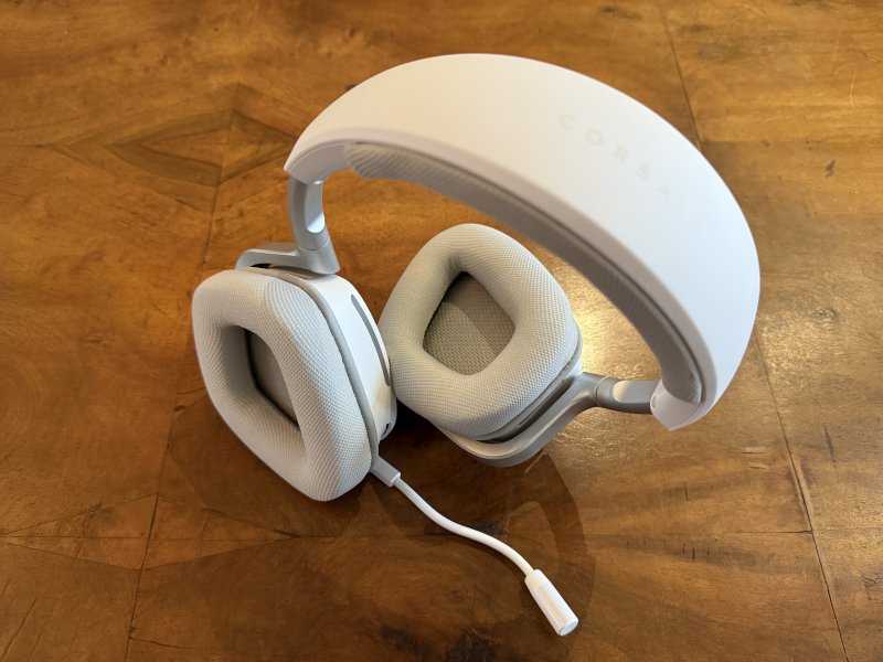 L'archetto delle Corsair VOID WIRELESS V2 è spesso, ma non infastidisce nel contatto con il cranio L'archetto delle Corsair VOID WIRELESS V2 è spesso, ma non infastidisce nel contatto con il cranio