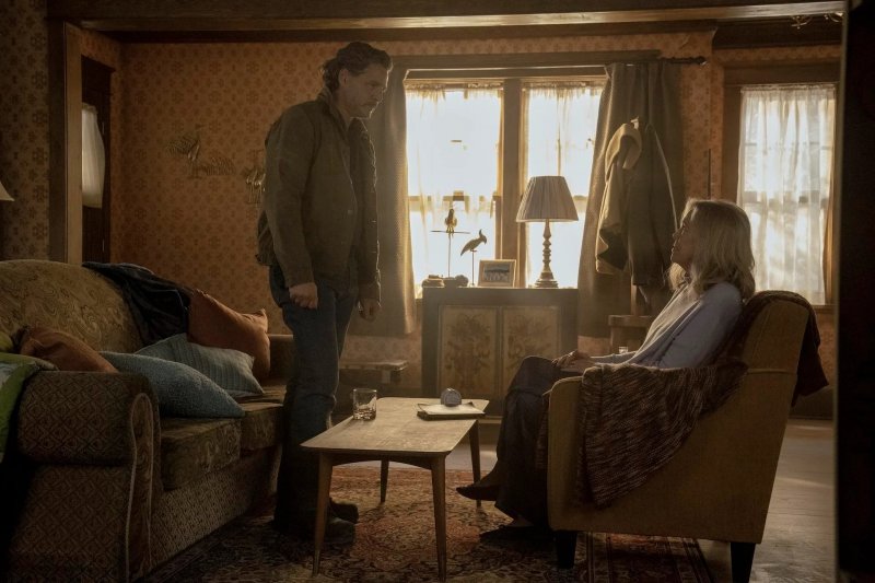 Ecco Joel in procinto di raccontare e spiegare tutto più allo spettatore, che alla sua psicologa Ecco Joel in procinto di raccontare e spiegare tutto più allo spettatore, che alla sua psicologa