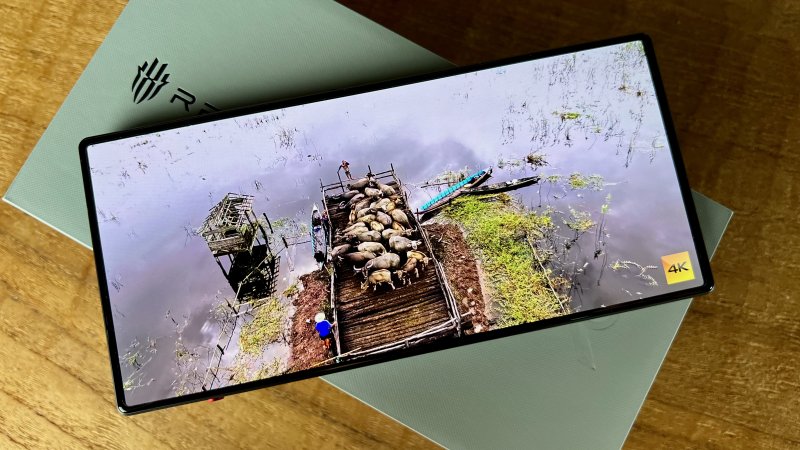 Il display di REDMAGIC 10 Air è di ottima qualità, anche se meno pregiato di quello della versione Pro