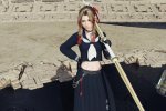 Il cosplay di Aerith da Final Fantasy 7 di Peachmilky è in versione teppista liceale - Notizia