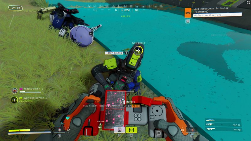 Anche la rianimazione dei compagni di squadra è fatta molto bene e impiega il giusto tempo: tiene alta la tensione ma non richiede così tanto tempo da non poter essere fatta in combattimento