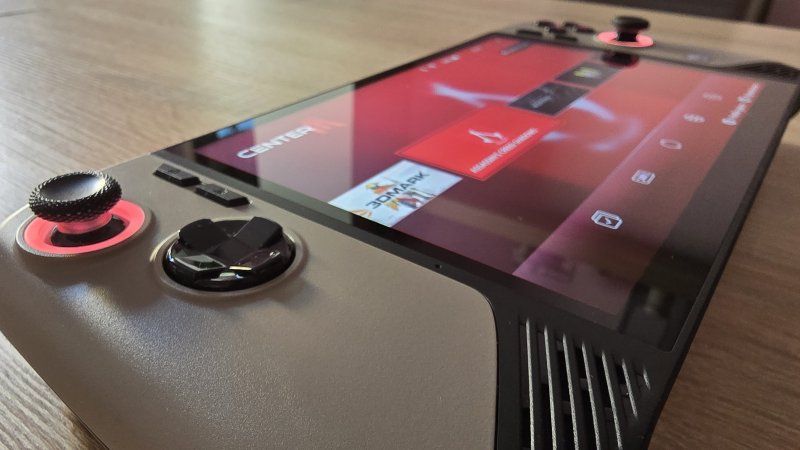 Il display da 8 pollici con risoluzione Full HD raggiunge picchi di luminosità di 500 nit