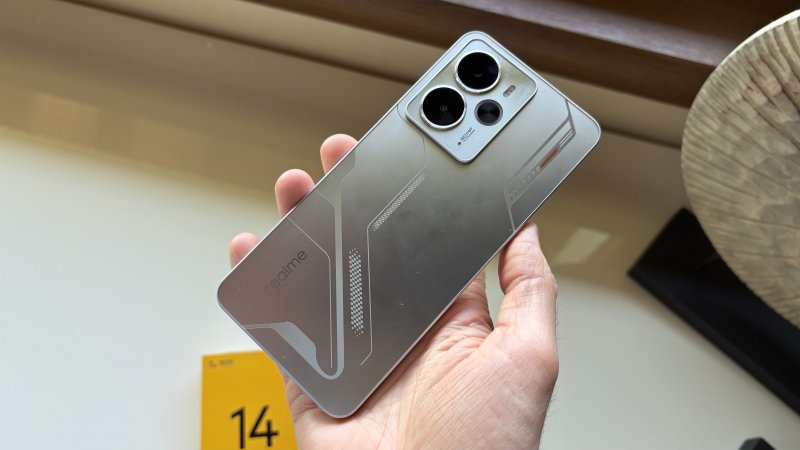 Il design non è particolarmente riuscito e piuttosto banale