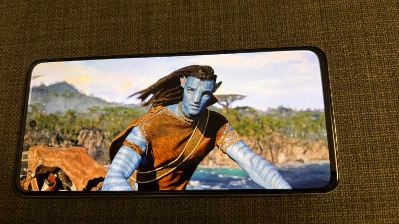 Il display di Realme 14 5G è buono e luminoso