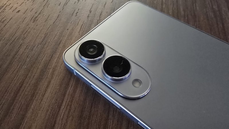 Galaxy S25 Edge sacrifica una fotocamera a vantaggio del profilo sottilissimo Galaxy S25 Edge sacrifica una fotocamera a vantaggio del profilo sottilissimo