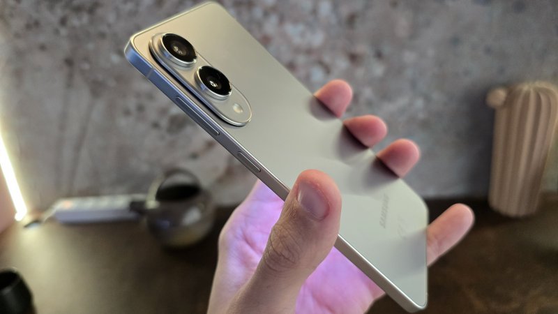 Per caratteristiche, Galaxy S25 Edge si pone tra Galaxy S25 Plus e S25 Ultra Per caratteristiche, Galaxy S25 Edge si pone tra Galaxy S25 Plus e S25 Ultra