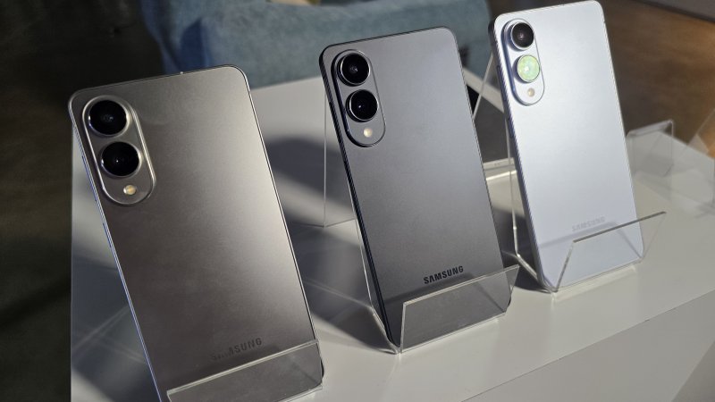 Samsung Galaxy S25 Edge arriva in tre differenti colorazioni Samsung Galaxy S25 Edge arriva in tre differenti colorazioni