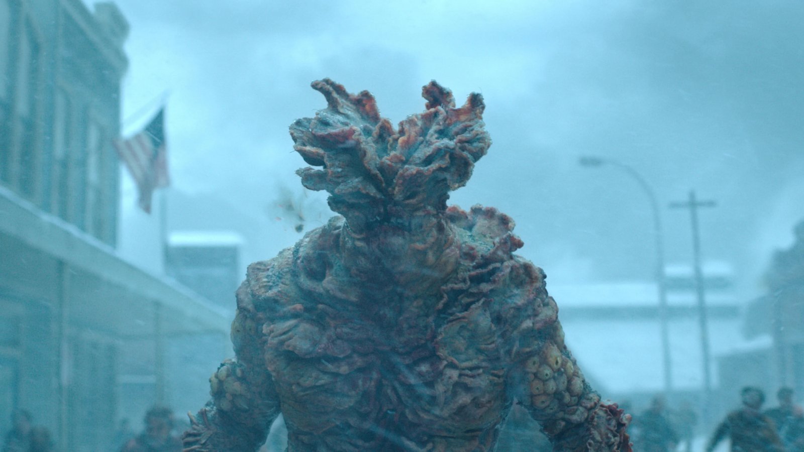 Una foto tratta da una scena della seconda stagione di The Last of Us che ritrae un Bloater