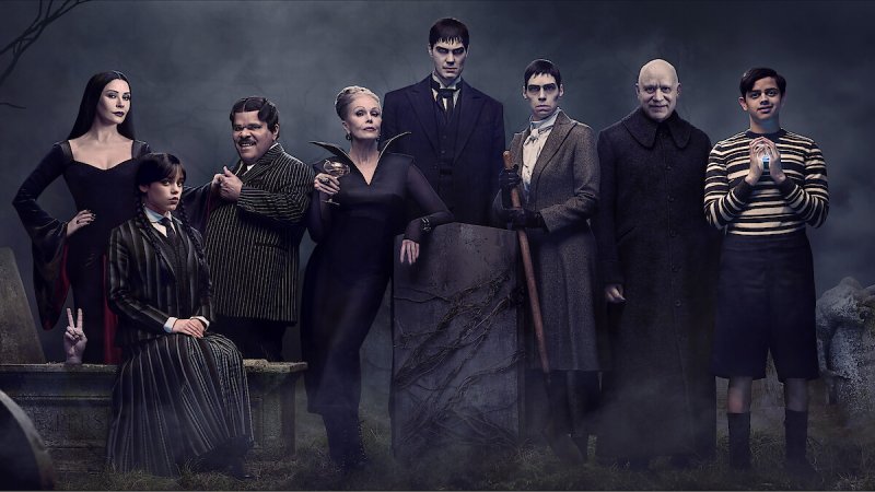 La famiglia Addams (e un extra) di Mercoledì Stagione 2 La famiglia Addams (e un extra) di Mercoledì Stagione 2