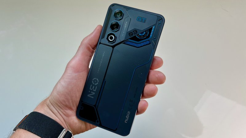 Il design di Nubia Neo 3 GT non passa certo inosservato Il design di Nubia Neo 3 GT non passa certo inosservato