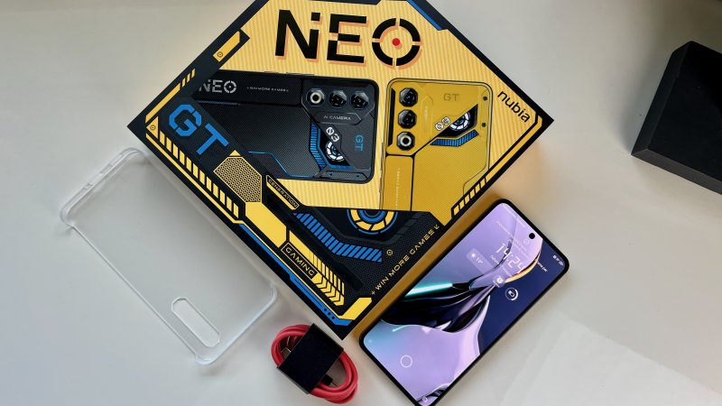 L'enorme scatola di Nubia Neo 3 GT e il suo contenuto L'enorme scatola di Nubia Neo 3 GT e il suo contenuto