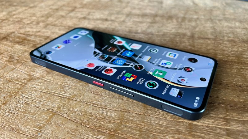I tasti dorsali capacitivi di Nubia Neo 3 GT in bella mostra I tasti dorsali capacitivi di Nubia Neo 3 GT in bella mostra