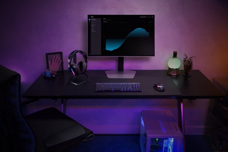 Le Logitech G522 con i led RGB spenti non stonano affatto anche in una postazione lavorativa